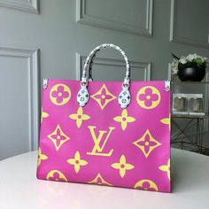 ADC Fashion Lu-Vi bags - 1773 A+ Excellent Quality copies; Contact us if you've any questions in your mind. Tas Louis Vuitton, Louis Vuitton Nails, California Luxury, Louis Vuitton Shoes Heels, Pink Luxury, Gifts Bags, Replica Designer Handbags, Designer Replica, Printed Handbags