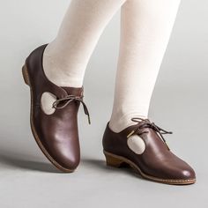 American Duchess: Mary Women's Renaissance Shoes (Brown) Cottagecore Shoes, Medieval Shoes, American Duchess, Historical Shoes, Wood Heel, Shoes Brown, Dream Shoes, Womens Oxfords, Cute Shoes