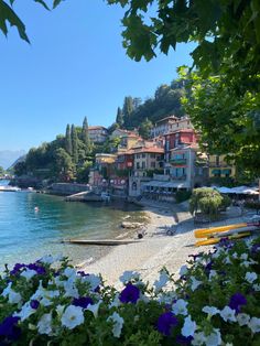 A beautiful, pretty village in Lago di Como. Isn’t this paradise? Lake Como Varenna, Lake Como Beach, Lake Como Aesthetic, Como Lake Italy, Varenna Italy, Varenna Lake Como, Magical Village, Italy Lake Como, Italy Travel Outfit