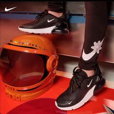 Excellent Condition No Box Nike Air Max 270 Women, All Nike Shoes, Kids Running Shoes, Cute Nike Shoes, Cute Sneakers, Cute Nikes, Swag Shoes, Nike Air Max 270, Air Max 270