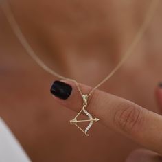 Bow And Arrow Jewelry, Bow And Arrow Necklace, Gold Minimalist Jewelry, Golden Bow, Arrow Jewelry, Jewelry Layering, Arrow Pendant, Diamond Bows, Bow And Arrow