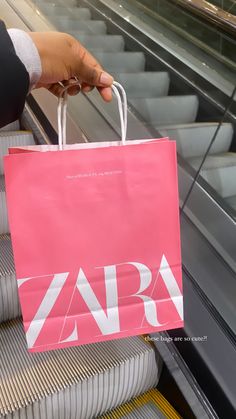 Retail Aesthetic, Branded Shopping Bags, Fruit Logo, Ig Girls, Luxury Birthday, Pink Lifestyle, Rich Girl Lifestyle, Zara Bags, Aesthetic Coffee