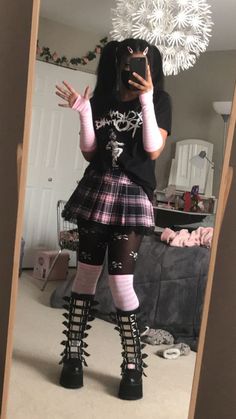 Cute Alt Outfits Pink, Kawaii Goth Outfit Ideas, 2021 Alt Fashion, E Girl Outfits Pink, Alt 2020 Fashion, Pastel Alt Outfits, Pink Alt Outfits, Pink Emo Outfits, Pink Emo Aesthetic