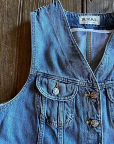 Cropped Style, Fitted Silhouette, Light Denim, Upcycle Clothes, Denim Vest, Body Fit, Chest Pocket, Night Out, My Style