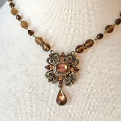 Beautiful avon necklace in good condition. No damage. Minor signs of age, if any. Pet free and smoke free. Please see all of the photos for a closer look and for measurements. Thanks. Necklace Art, Y2k Era, Art Nouveau Style, Style Art, Aging Signs, Y2k Vintage, Pendant Necklaces, Style Vintage, Vintage Y2k