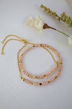 Twisted pearl + chain made with pink beige pearls adjustable with chain 𝐌𝐀𝐓𝐄𝐑𝐈𝐀𝐋: 18k Gold filled 𝐂𝐀𝐑𝐄 𝐓𝐈𝐏𝐒: Avoid contact with moisture (water, perfume and other chemicals) Mostly take off jewelry when exercising, showering, sleeping When not in use store your pieces in the jewelry bag or box. Water Perfume, Jewelry Bag, Pink Bracelet, Pearl Chain, Pink Beige, Bracelet Stack, Jewelry Bags, Care Tips, Chemicals