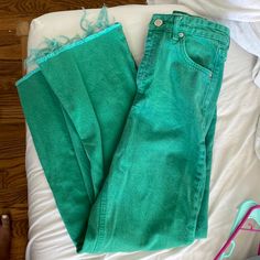 Size 0 High Rise Brand New Zara Wide Leg Jeans, Crop Top With Jeans, Winter Inspo, Low Rise Flare Jeans, Green Jeans, Pink Jeans, Flare Leg Jeans, Zara Jeans, Jeans Color