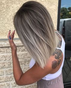 Long Bob With Silver Blonde Highlights Tuns Bob Lung, Straight Hairstyles Medium, Bronde Balayage, Balayage Blonde, Balayage Ombre, Long Bob Haircuts, Silver Blonde, Short Hair Balayage, Hair Color Highlights