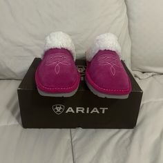 Brand New Never Used Ariat Pink Slipper Ariat Boots Outfit, Ariat Slippers, Boot Slippers, Western Stuff, Love Pink Wallpaper, Ariat Boots, Pink Slippers, Soft Slippers, Suede Slippers