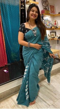 How To Wear A Sari, Prajakta Mali, Beautiful Casual Dresses, Indian Fashion Saree, Hot Women Dress, Saree Look, Beautiful Smile Women, Churidar