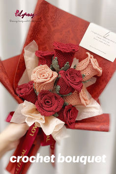 a person holding a bouquet of red roses in their hand with the words crochet bouquet written on it