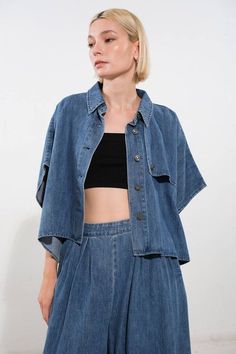 Collared, washed, button-down denim top, square shape and short sleeves. Available in indigo. 90% Cotton, 10% Polyester Bust - Waist - Hips) Small 2-4 (34 - 26 -36) Medium 6 (36 - 28 -38) Large 8-10 (38 - 30 -40) Curvy Maxi Dress, Fun Denim, What To Wear Fall, Fuchsia Dress, Boy Outerwear, Girls Outerwear, Resort Dresses, Jumpsuits And Romper, Curvy Dress