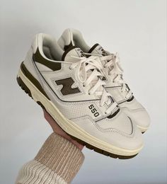 Nb Shoes 550, Aesthetic Sports Shoes, Trendy Shoes For Men Sneakers, Shoes Brown Aesthetic, Women New Balance 550, Shoes Must Have Women 2023, Shoes Inspiration Sneakers, Aesthetic Sport Shoes, Luxury Shoes Aesthetic