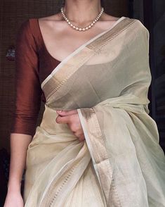 Saree Images, Onam Outfits, Kerala Saree Blouse Designs, Cotton Saree Blouse Designs, Saree Wearing Styles, Simple Saree Designs, Saree Jewellery, New Saree Blouse Designs, Traditional Blouse Designs