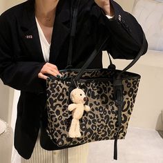 SPECIFICATIONSTypes of bags: Shoulder & HandbagsStyle: FashionShape: Casual TotePlace Of Origin: HE BEI ProvincePattern Type: HoundstoothOrigin: CN(Origin)Occasion: VersatileNumber of Handles/Straps: SingleModel Number: BP1003/6042Main Material: PULining Material: polyesterItem Type: HandbagsInterior: Interior Zipper PocketHardness: HARDHandbags Type: Shoulder BagsGender: WOMENClosure Type: zipperBrand Name: unique daily Trendy Black Bag With Animal Design, Trendy Black Bags With Animal Design, Black Bag With Animal Design For Everyday Use, Black Bags With Animal Design For Everyday Use, Black Shoulder Bag With Animal Design For Everyday Use, Black Animal Design Bag For Everyday Use, Black Shopping Bag With Animal Design, Black Tote Bag With Animal Design, Black Shoulder Bag With Animal Design For Shopping