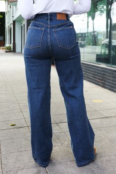 Get ready for fall with these high-rise wife leg jeans with functional front and back pockets. A medium wash and plenty of stretch completes these flattering jeans.   Wide Leg + High Rise  93% COTTON 6% POLYESTER 1% SPANDEX MADE IN VIETNAM Runs True to Size Weight: 1 lb Model wearing size 3/26 WAIST: 26 inches (using s Wife Leg Jeans, Jeans Guide, High Waist Wide Leg Jeans, Get Ready For Fall, Kids Activewear, Flattering Jeans, Denim Short Dresses, Jeans Wide, Ready For Fall