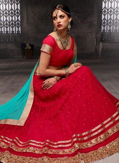 This red circular #netlehenga is simple and entirely elegant! Party Wear Lehenga Choli, Choli Designs, Bridal Lehenga Choli, Lehenga Saree