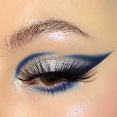 Big Eyeshadow Looks, Midnight Blue Prom Makeup, Navy Blue And Silver Makeup, Blue Makeup Looks Hooded Eyes, Euphoria Blue Makeup, Midnights Makeup Ideas, Prom Makeup Hooded Eyes, Starry Night Makeup Look, Euphoria Makeup Blue