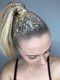 Glitter Hair Ponytail, Glitter Room, Hairstyles For Gowns, Glitter Bar, Festival Makeup Glitter, Gymnastics Hair, Glitter Party