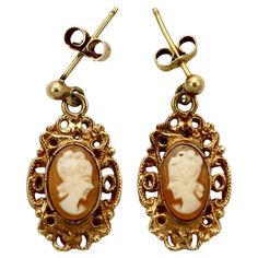 Beautiful 9K rose gold carved cameo drop earrings, with an ornate surround. The tops are yellow gold, they have butterfly backs. The backs are similar but do not match. Measuring length 2.4 cm / .94 inch by maximum width 1.2 cm / .47 inch. This is a lovely pair of ornate gold cameo earrings. Formal Cameo Yellow Gold Earrings, Victorian Gold Cabochon Earrings, Gold Baroque Victorian Earrings, Gold Victorian Baroque Earrings, Victorian Cameo Yellow Gold Earrings, Cameo Earrings, Or Rose, Art Nouveau, Rose Gold