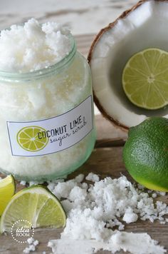 DIY Homemeade Coconut-Lime-Sugar-Scrub Recipe Gift Idea with Free Printable | theidearoom.net Diy Spa, Coconut Lime, Diy Body, Diy Health