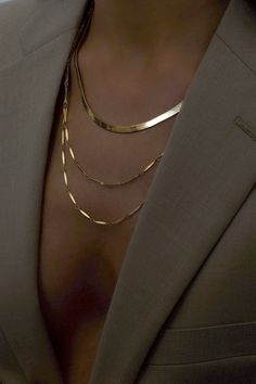 The Lex necklace, crafted with double draped 14K Gold-filled bar chain, is recognized for its brilliant layers and single clasp feature. The elongated flat bars reflect on the skin, creating a subtle yet lustrous glow. The luxurious detailing is enough to stand alone, or accompany any pieces from the Hydez Essential Collection.Material: 14K Gold-filledDimensions: 20 to 21 inches adjustable, 2mm chain width What is 14K Gold-filled? A thick gold layer (100 times more gold than gold plating) is bon Classy Jewelry, Jewelry Lookbook, Girly Jewelry, Dainty Jewelry, Jewelry Inspo, Cute Jewelry, Layered Necklaces, Piercings, Gold Jewelry