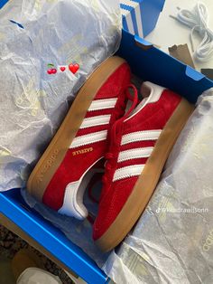 Red Adidas Shoes, Fall Aesthetic Pictures, Pretty Shoes Sneakers, Adidas Womens, Fresh Shoes, Swag Shoes, Red Adidas, Fall Aesthetic