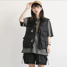 Asian Streetwear Fashion, Utility Vest Outfit, Vest Outfits For Women, Asian Streetwear, Cargo Vest, Trendy Summer Outfits, Women Street, Japan Style, Vest Outfits