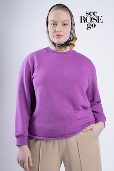 Download this season’s soft wear with sRg’s modern crewneck Trailblazer sweatshirt. #highendplussizefashion #sustainablewardrobe #plussizecapsulewardrobe #femalefounders #plussizestreetwear #plussizecasualoutfits Plus Size Street Wear, Plus Size Capsule Wardrobe, Female Founders, New Chic, Crew Sweatshirts, Plus Size Casual, Shades Of Purple, Plus Size Clothing, Effortless Style