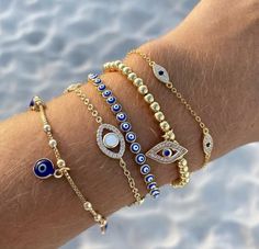 Jewelry Accessories Ideas, Dope Jewelry, Summer Bracelets, Jewelry Fashion Trends, Jewelry Essentials, Jewelry Lookbook, Stacked Jewelry