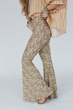 Excited to bring you the Dream in Flowers Flare Pants from our exclusive collection; The Nest by Three Bird Nest. Check out the rest of the collection here - Inspired by you, created by us. So cute, you'll love this bold, floral and fun addition to your wardrobe because they feature: Comfortable, stretch, ribbed knit fabric with an eye - catching floral print Flattering fit - and - flare silhouette High - rise elastic waist band Exposed seams and stitching for the added boho details Pair with: E Spring Swag, Boho Wardrobe, Bralette Outfit, Nashville Style, The Nest, Fashion Board, Floral Pants, Fashion Fits, Sweet Dress