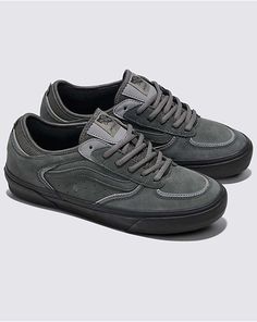 All Black Shoes Women, Vans Rowley, Japanese Shoes, Vans Shoes Fashion, Skate Socks, Long Skate, Ways To Lace Shoes, Old Skool Vans, Skate Culture