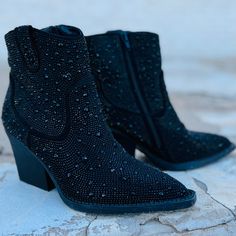 Sisterhood Round, Prom 2023, Pointed Toe Boots, Black Sparkle, Toe Boots, Black Rhinestone, Boot Bag, Cowgirl Boots, Nice Shoes