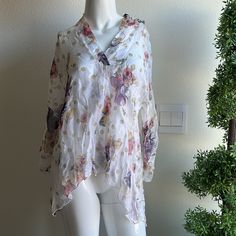 Nwt Lola Made In Italy Floral Silk Combo Sheer Shirt Top Blouse, Size Medium, Msrp $125.00, 70% Viscose, 30% Silk, Lining: 95% Viscose, 5% Elastan Spring Floral Print Tunic Blouse, Spring Daywear Tunic Blouse, Spring Tunic Blouse For Daywear, White Tunic Shirt For Spring, White Flowy Printed Tops, White Floral Print Tunic Blouse, Chic Floral Print Tunic Top, Flowy Tunic Blouse For Daywear, Printed V-neck Blouse For Daywear