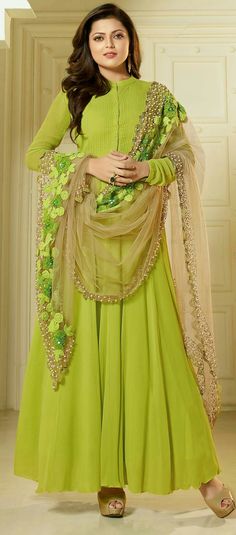 Long green and gold dress Anarkali With Heavy Dupatta, Plain Anarkali With Heavy Dupatta, Plain Dress With Heavy Dupatta, Dress With Heavy Dupatta, Plain Anarkali, Orang India, Drashti Dhami, Heavy Dupatta, Gaun Fashion