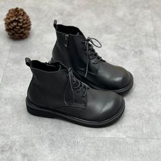 Gender: Women Item Type: Boots Main Material: Cow Leather Style: Casual, Classic, Retro Season: Spring, Autumn, Winter Heel Type: Flat Outsole Material: Rubber Heel Height: Low Heel (1-3 cm) Black Flat Boots, Autumn Boots, Flat Leather Boots, Winter Heels, Zipper Boots, Wide Boots, Martin Boots, Flat Boots, Leather Zipper