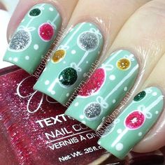 polka dot christmas balls Bauble Nails, Christmas Ornament Nails, Ornament Nails, Paper Nails, Mod Christmas, Xmas Nail, Unghie Nail Art, Dot Nail Art, Festive Nail Art