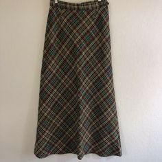 Womens Ladies Vintage 70's Plaid Long Maxi Floor A Line Preppy Skirt Green Mustard Brown With Side Zipper I believe this is either wool or a wool blend, there is no material tag so I cannot be certain Union Made DISCLAIMERS: No stains, rips, holes or tears, color shades may vary or be lighter or darker depending on computer/phone screen, there is no material or size tag Please refer to measurements as there is no size tag Waist is approximately 14" across with garment laying flat Hip is approxim 70s Skirt, Preppy Skirt, Union Made, Green Skirt, Long Maxi, Phone Screen, Color Shades, Vintage 70s, Size Tag