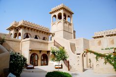 Outhouse Design, Infrastructure Architecture, Desert Architecture, Islamic Civilization, Luxury Hotels Lobby, Moroccan Houses, Minimalist Furniture Design, Moorish Architecture