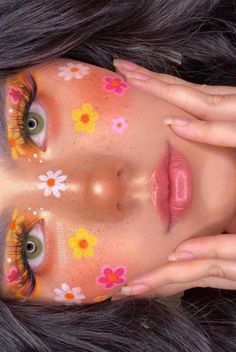 Flowers Eye Makeup, Cute Face Painting Aesthetic, Hada Makeup, Face Art Makeup Paint Ideas, Face Painting Designs Creative, Makeup Primavera, Hippie Face Paint, Flower Eye Makeup, Carnaval Inspo