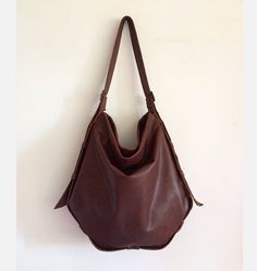 leather bag women handmade handbags handicraft made in italy Handmade Leather Bag Woman, Leather Bags Women, Stile Casual Chic, Soft Leather Purse, Leather Bag Design, Soft Leather Tote, Brown Leather Purse, Italian Leather Bags, Leather Sling Bag