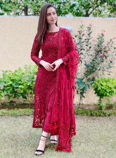 Party Wear For Women, Partywear Dresses, Boutique Suits, Simple Kurti Designs, Pakistani Dresses Casual, Pakistani Fashion Party Wear, Embossed Wallpaper, Kurti Designs Party Wear