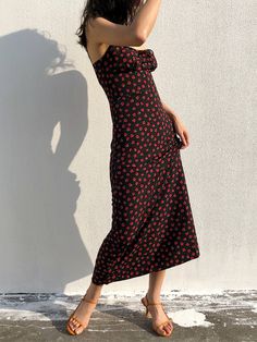 Our Vintage Capsule Rose dress is an midi-length dress with adjustable straps. The rose print is charming and romantic. SIZE CHART Bust Waist Length X-Small 80 cm 64 cm 112 cm Small 84 cm 68 cm 113 cm Medium 88 cm 72 cm 114 cm Large 92 cm 76 cm 115 cm Rose Midi Dress, Rose Maxi Dress, Bodycon Dresses Casual, Chiffon Midi Dress, Clothing Photography, Spring Summer Dress, Rose Dress, Crop Top Blouse, Casual Tank Tops