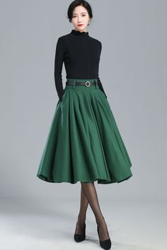 Flare Skirt Outfit, Green Wool Skirt, Skirt Circle, Gorgeous Crochet, Below The Knee Skirt, Bags Pattern, Vintage Fashion 1950s, Skirt Outfits Fall, Knee Skirt