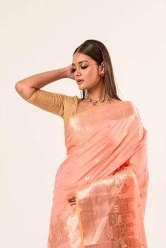 Discover the elegance of our Peach Katan Banarasi Silk Saree with intricate handwoven designs and a stunning gold temple border. Fitted Pink Katan Silk Saree, Luxury Peach Saree, Luxury Peach Chanderi Saree, Peach Banarasi Saree, Baluchari Saree, Peach Brocade Fabric, Golden Blouse, Silver Blouse, Saree Blouse Styles