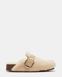 RELAXED + COZY + LOW KEY CUDDLE is the open back clog that feet can't get enough of. Super soft faux shearling both inside and out gives these comfy slides that walking-on-clouds feel. Cork accenting the midsole adds contrasting texture to this fuzzy design. Flatform mule clogs Slip-on style Cork wrap midsole Faux shearling exterior and interior Buckle hardware accent at side 1 inch heel height Faux shearling upper material Faux shearling lining Faux shearling sock Faux shearling sole Imported Sherling Shoes, Comfy Slides, Women's Slip Ons, Pretty Shoes Sneakers, Steve Madden Store, Heart Fashion, Cute Preppy Outfits, Fashion Capsule, Slipper Shoes