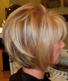 Photos of real hair behind my chair with a brief description of my color, cut, and type of hair my client has. Kort Bob, 2015 Hairstyles, Layered Bob Hairstyles, Haircut And Color, Short Blonde, Short Blonde Hair