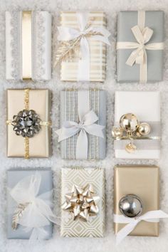 many wrapped presents with bows and ribbons are arranged in the shape of a rectangle