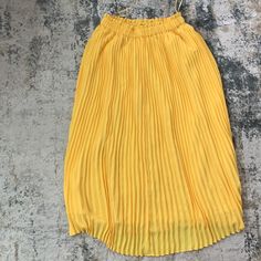 Nwot Jcrew Yellow Pleated Pull On Skirt. Casual Stretch Pleated Skirt For Spring, Spring Yellow Midi Pleated Skirt, Chic Yellow Skirt With Elastic Waistband, Spring Yellow Pleated Skirt, Casual Yellow Pleated Summer Skirt, Spring Yellow Pleated Bottoms, Casual Yellow Pleated Skirt For Summer, Yellow Long Pleated Skirt For Spring, Yellow Pleated Skirt For Day Out