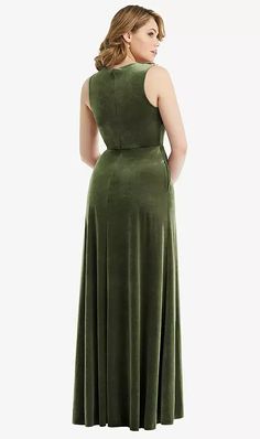 Shop this Step out in this formal full-length dress, made from a soft lux velvet fabric that puts out super romantic vibes. A deep V-neck reflects the side slit of the flowy circle skirt, complete with convenient pockets to carry bridesmaid essentials. A full closed-back provides bra-friendly coverage. Bridesmaids Essentials, Sage Bridesmaid Dresses, Maxi Dress With Pockets, High Neck Halter, Velvet Maxi Dress, Velvet Maxi, Trumpet Skirt, Infinity Dress, Bridesmaid Style